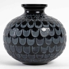 Vase « Grenade » verre noir patiné blanc de René LALIQUE | Biron Vase « Grenade » verre noir patiné blanc de René LALIQUE