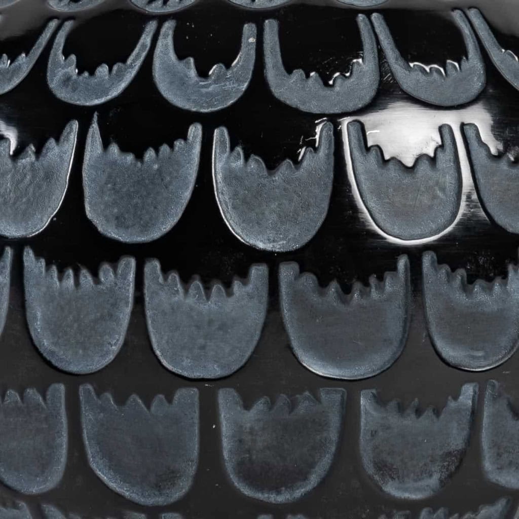 Vase « Grenade » verre noir patiné blanc de René LALIQUE | Biron Vase « Grenade » verre noir patiné blanc de René LALIQUE