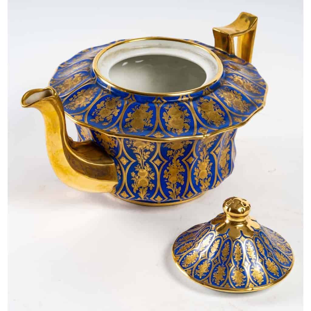 Service à thé bleu et or, Paris 1835 | Biron Service à thé bleu et or, Paris 1835