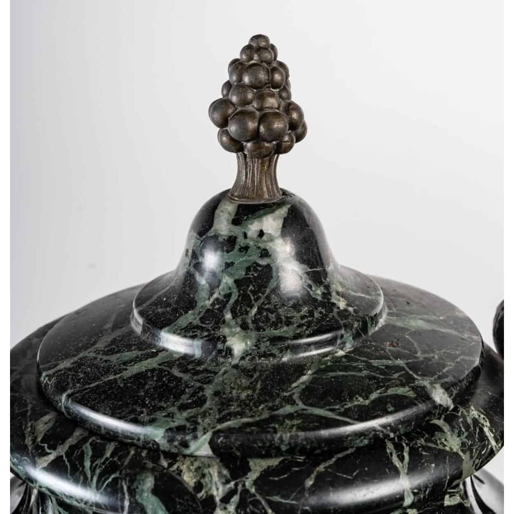 Garniture de cheminée en marbre en régule, XIXème siècle | Biron Garniture de cheminée en marbre en régule, XIXème siècle