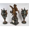 Garniture de cheminée en marbre en régule, XIXème siècle | Biron Garniture de cheminée en marbre en régule, XIXème siècle