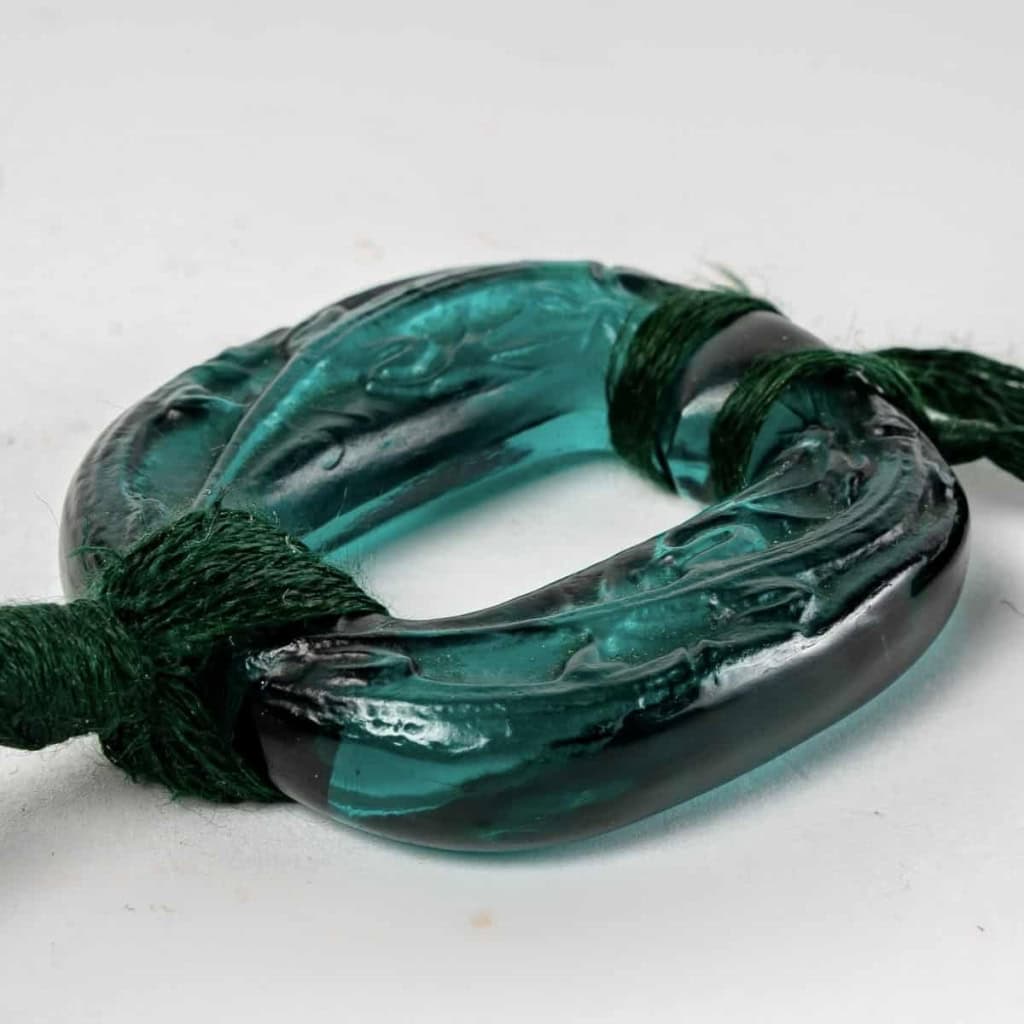 Pendentif « Lézards » verre vert de René LALIQUE | Biron Pendentif "Lézards" verre vert de René LALIQUE