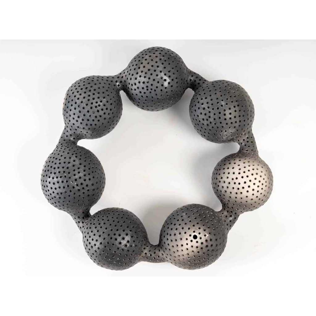 Sculpture céramique » black pearls troué » par Daphné Corregan | Biron ||||||