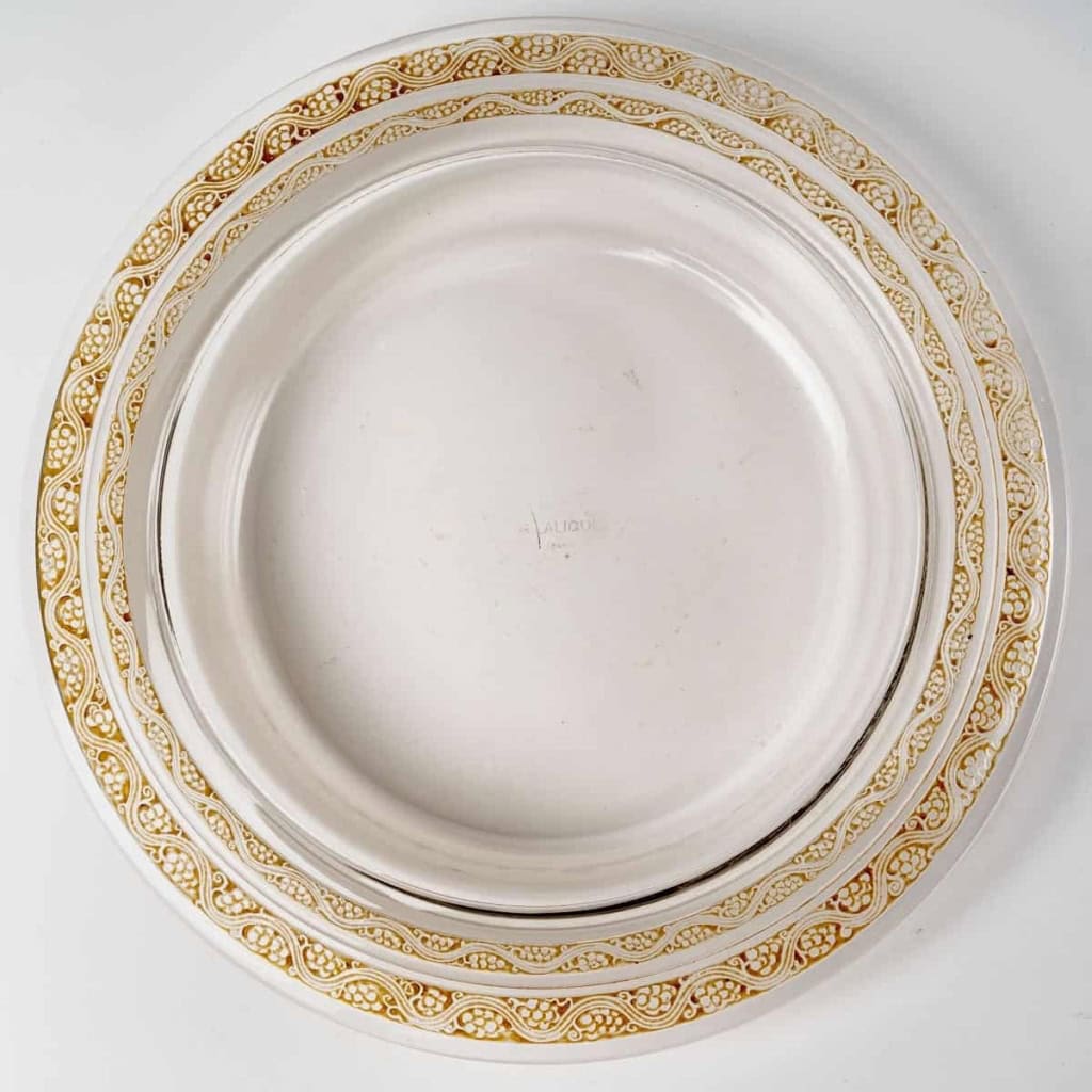 Coupe Plat « Ricquewihr » verre blanc patiné sépia de René LALIQUE | Biron Coupe Plat "Ricquewihr" verre blanc patiné sépia de René LALIQUE