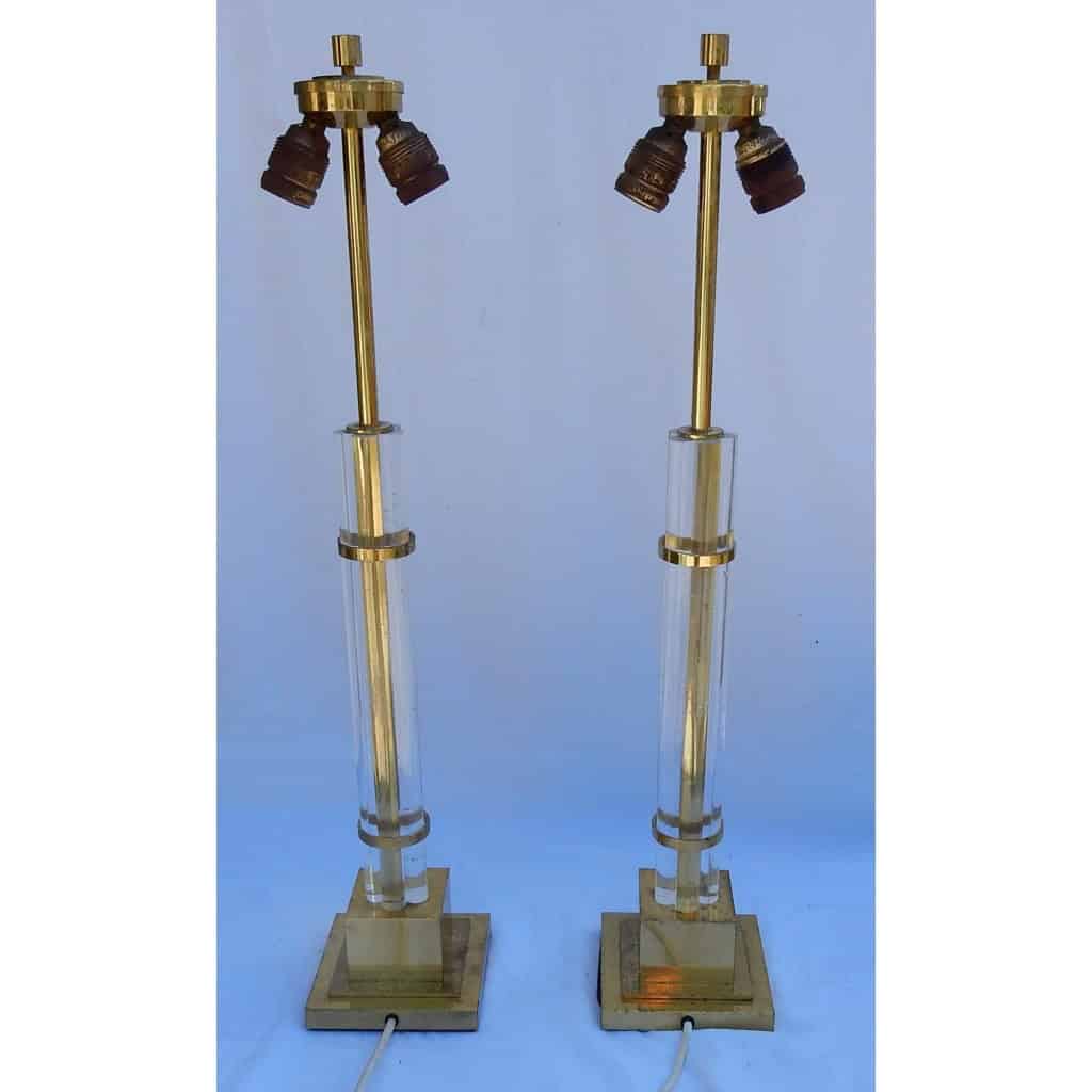 1970′ Paire de Lampes en Altuglas Et Laiton Doré Décor Colonnes A 5 Pétales | Biron |||||||||