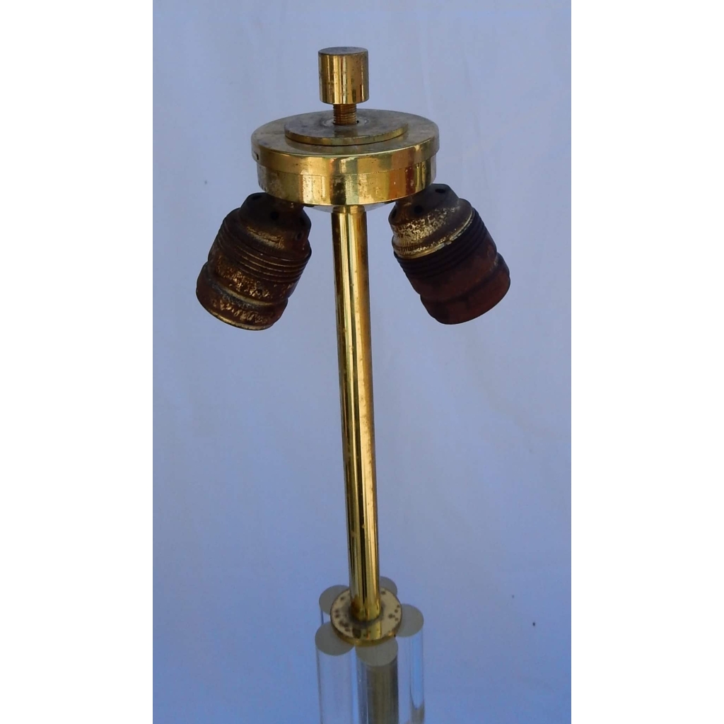 1970′ Paire de Lampes en Altuglas Et Laiton Doré Décor Colonnes A 5 Pétales | Biron 1970′ Paire de Lampes en Altuglas Et Laiton Doré Décor Colonnes A 5 Pétales
