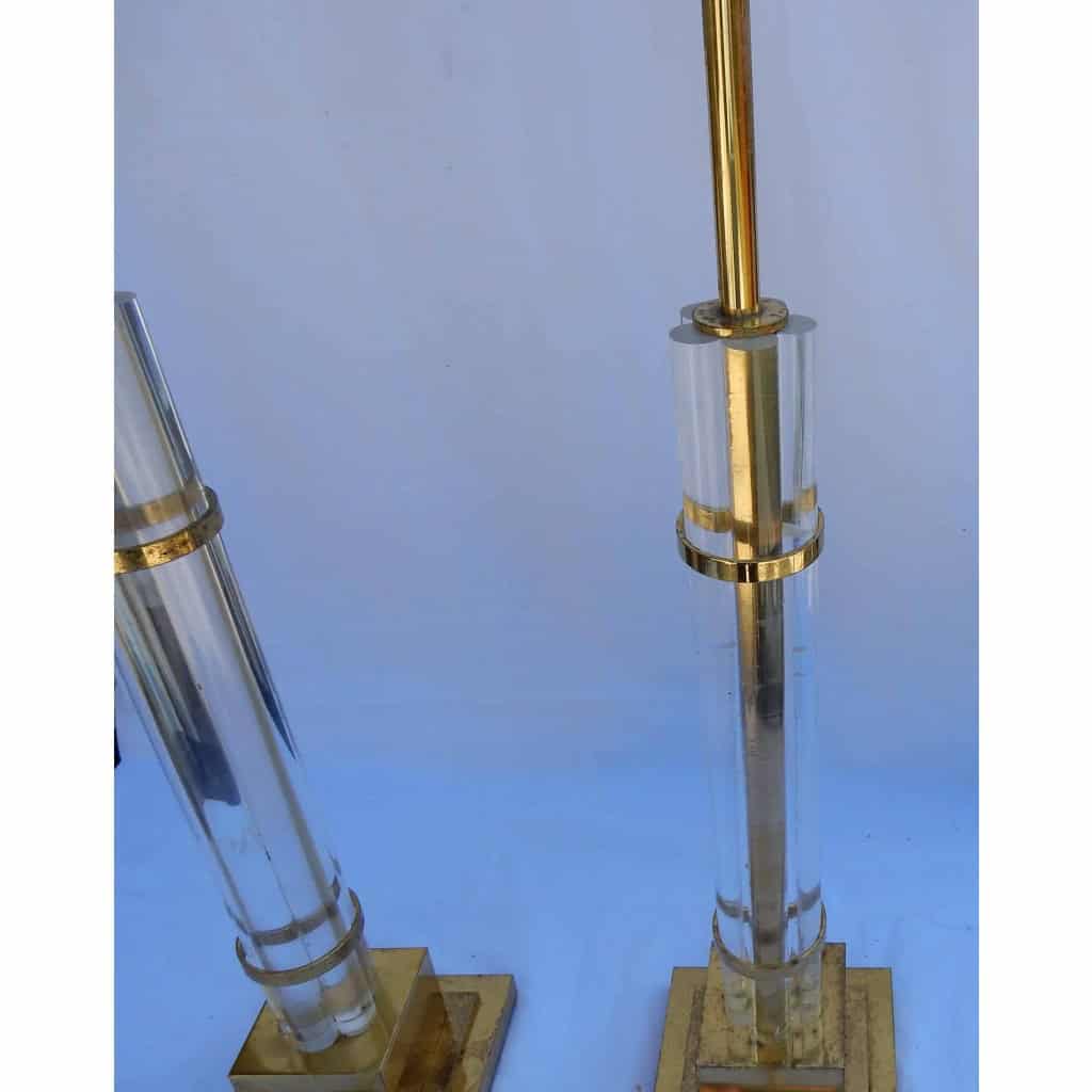 1970′ Paire de Lampes en Altuglas Et Laiton Doré Décor Colonnes A 5 Pétales | Biron 1970′ Paire de Lampes en Altuglas Et Laiton Doré Décor Colonnes A 5 Pétales