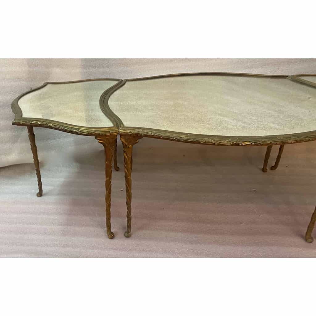 1970′ Table Tripartite Maison Charles Forme Arbaléte, Jansen Ou Baguès Décor Palmier en Bronze Doré avec Plateaux Miroir