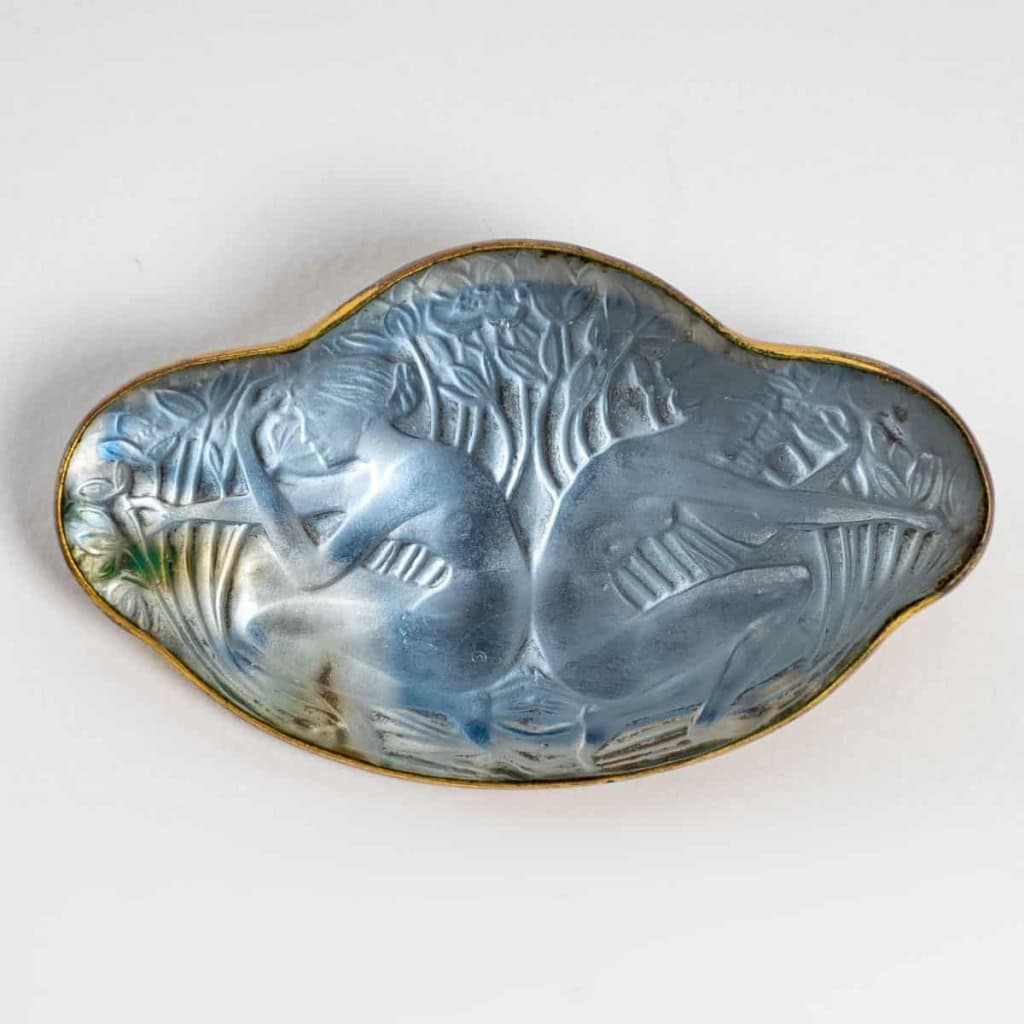 Broche « Deux Figurines Dos à Dos » verre blanc sur clinquant bleu ciel de René LALIQUE | Biron ||||||