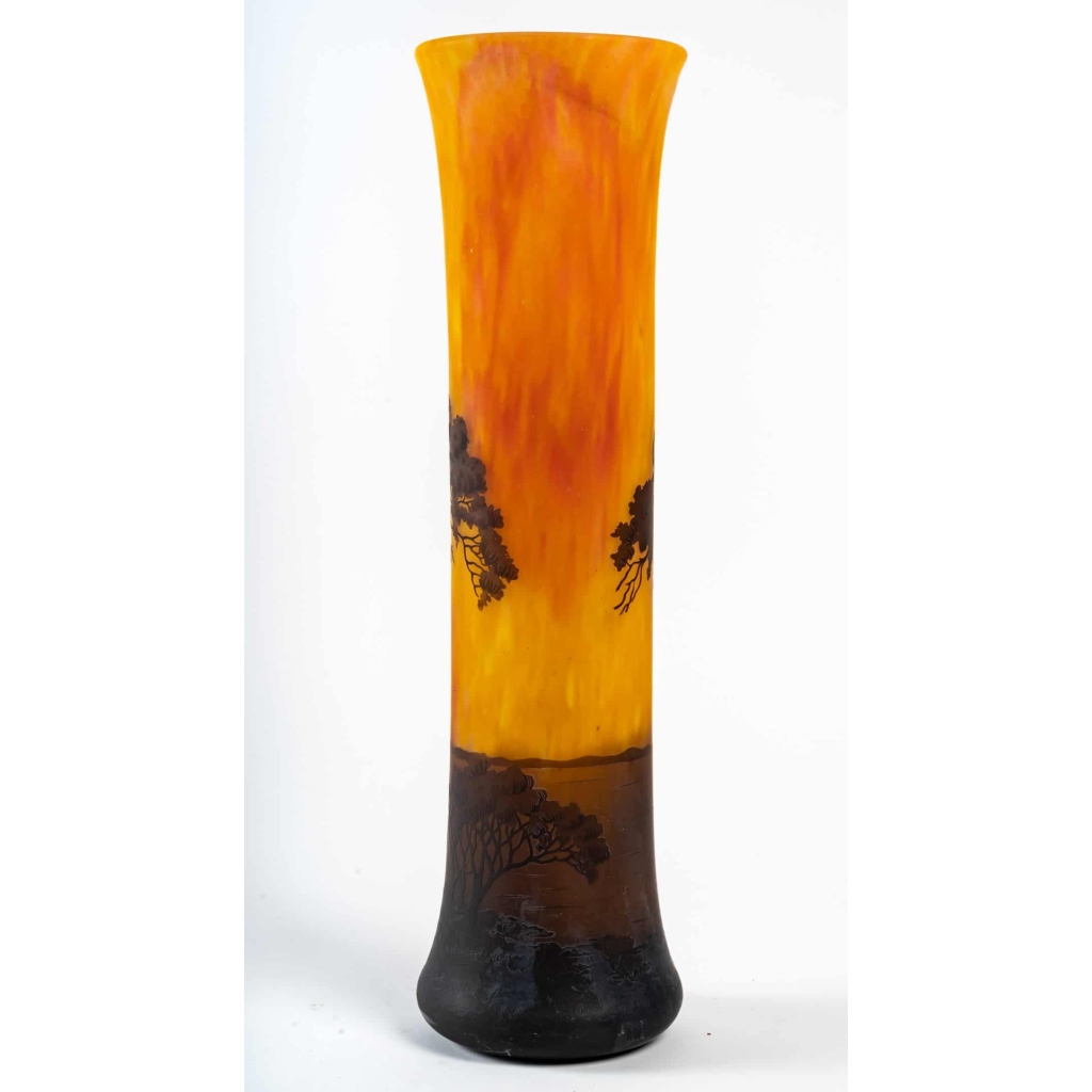 Haut Vase Daum de Nancy à la croix de Lorraine, Décor lacuste | Biron Haut Vase Daum de Nancy à la croix de Lorraine, Décor lacuste