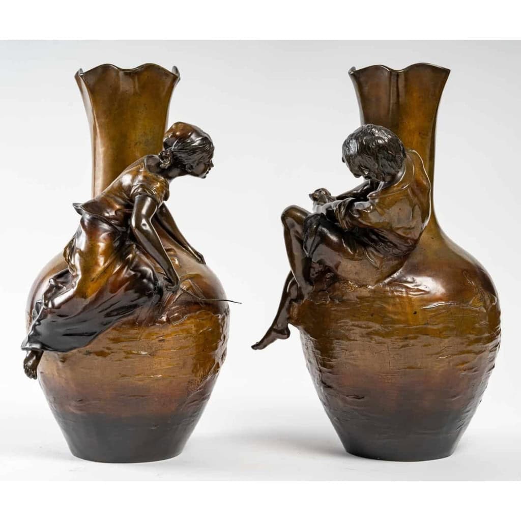 Paire de vases en régule avec des personnages, XIXème siècle | Biron Paire de vases en régule avec des personnages, XIXème siècle
