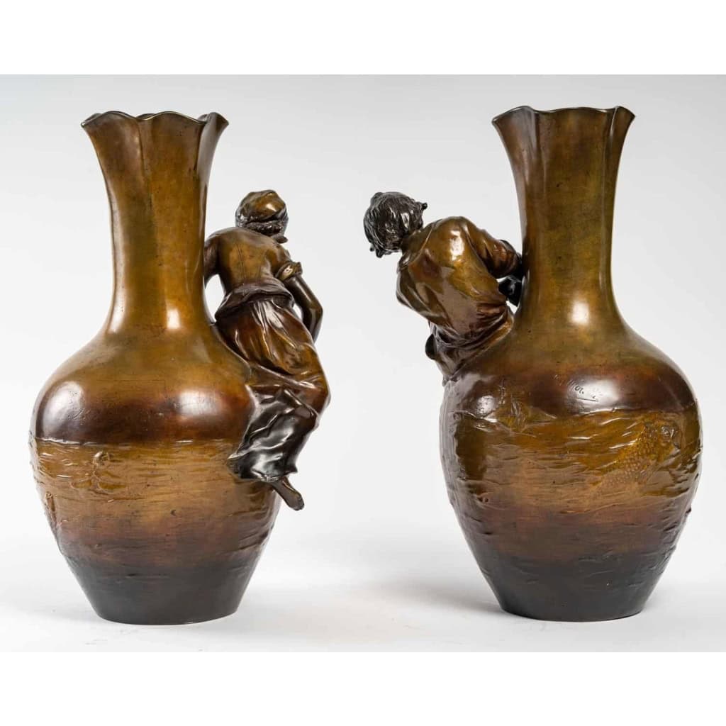 Paire de vases en régule avec des personnages, XIXème siècle | Biron Paire de vases en régule avec des personnages, XIXème siècle