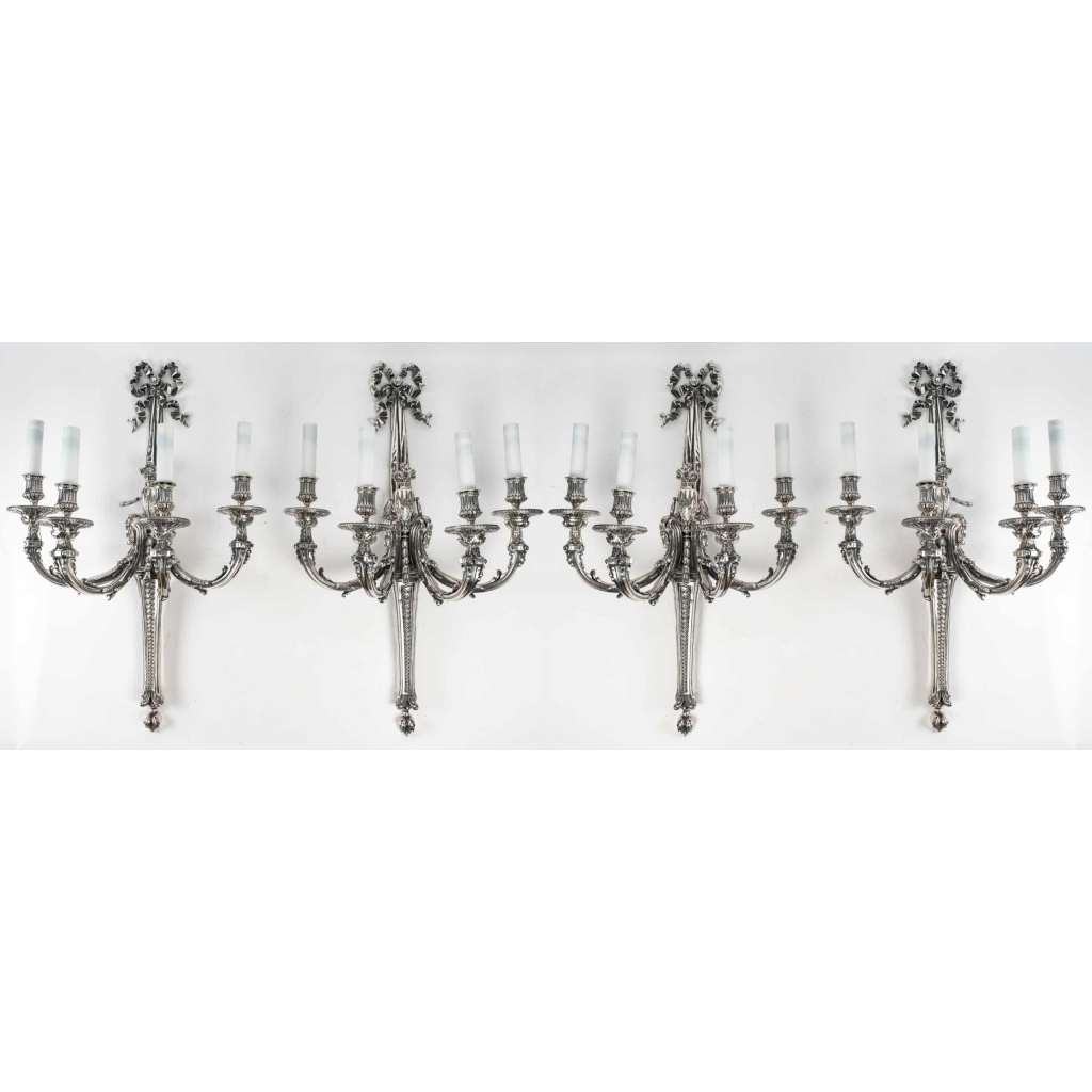 Suite de quatre appliques de style Louis XVI. | Biron ||||||