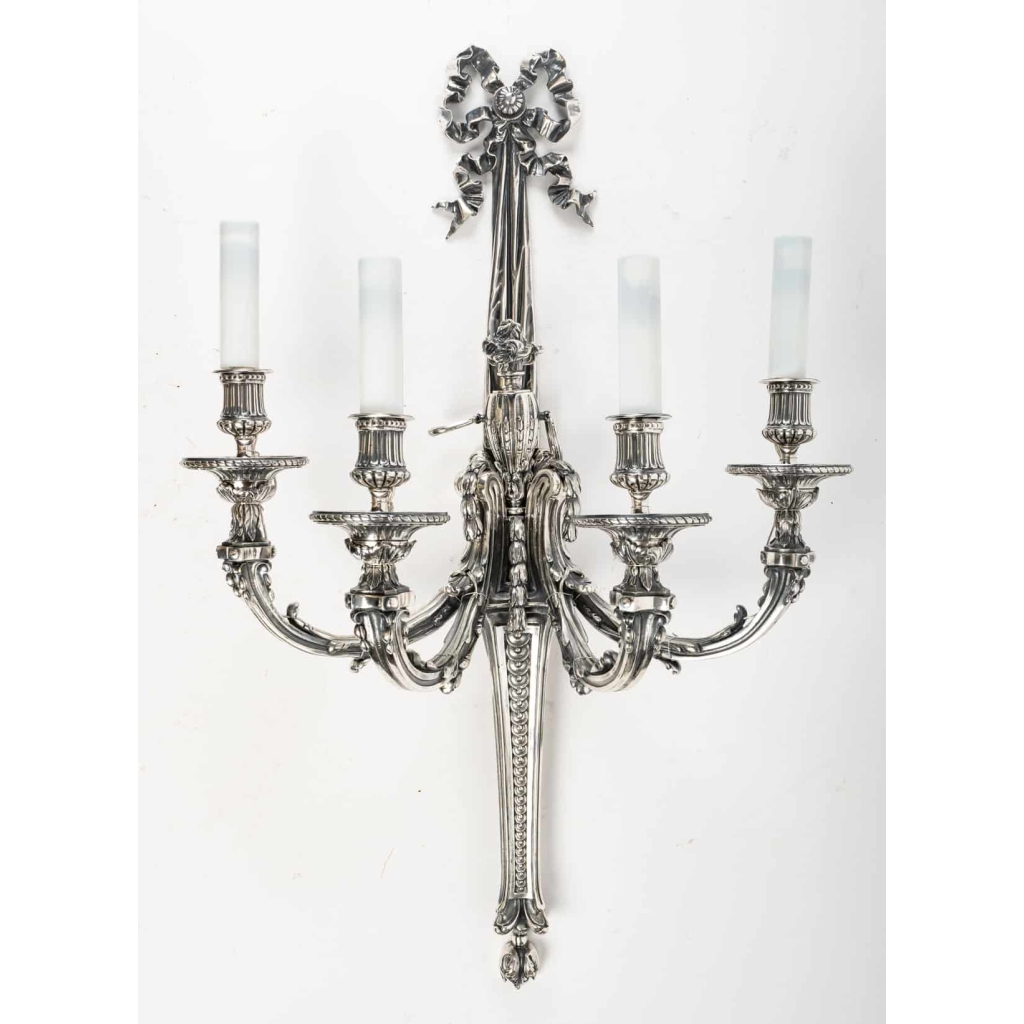 Suite de quatre appliques de style Louis XVI. | Biron Suite de quatre appliques de style Louis XVI.