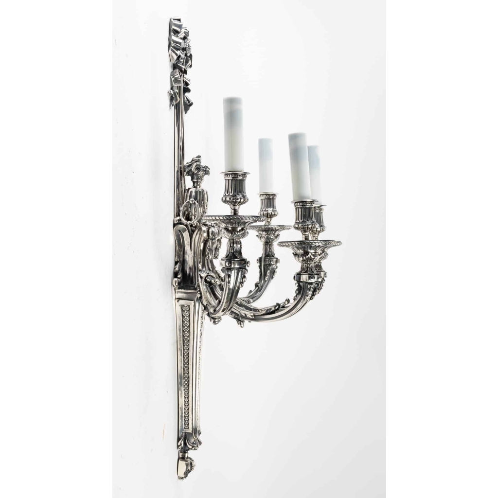 Suite de quatre appliques de style Louis XVI. | Biron Suite de quatre appliques de style Louis XVI.