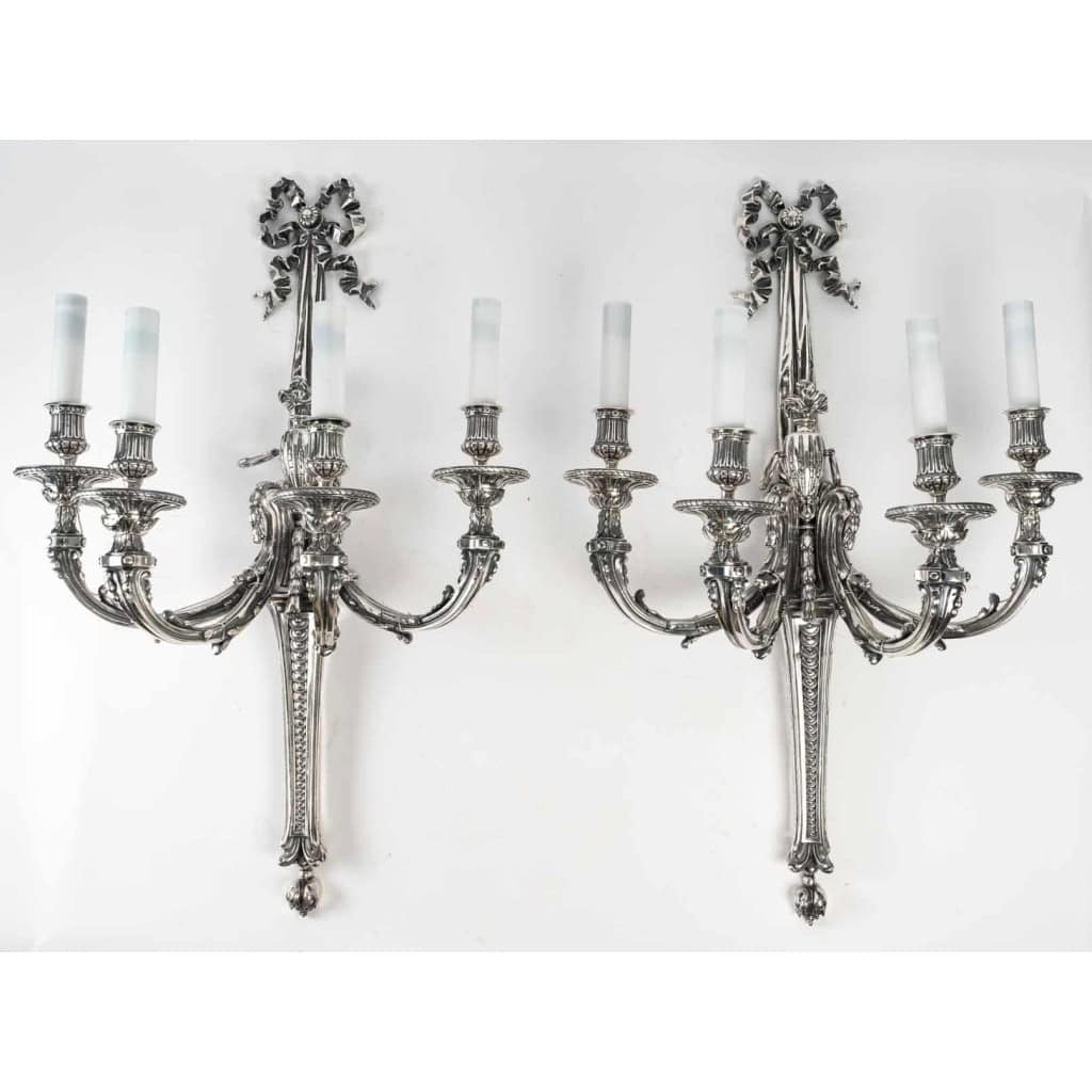 Suite de quatre appliques de style Louis XVI. | Biron Suite de quatre appliques de style Louis XVI.