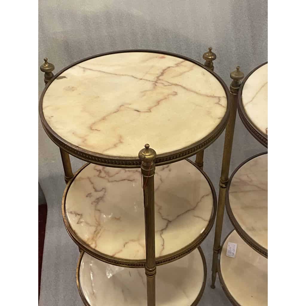 1970′ Paire De Guéridons Ou Sellettes Rondes Bronze Doré Et Onyx 3 Plateaux Maison Jansen, Baguès Ou Charles ∅ 40 H 81 c | Biron 1970′ Paire De Guéridons Ou Sellettes Rondes Bronze Doré Et Onyx 3 Plateaux Maison Jansen, Baguès Ou Charles ∅ 40 H 81 c