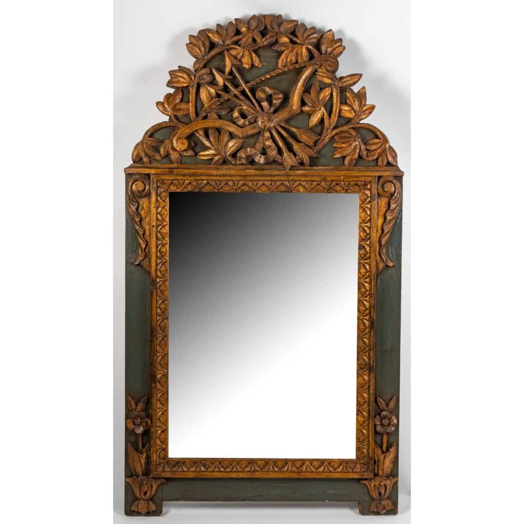 Important miroir en bois sculpté, doré et peint de style Louis XVI, fin XIXème siècle | Biron |||||||