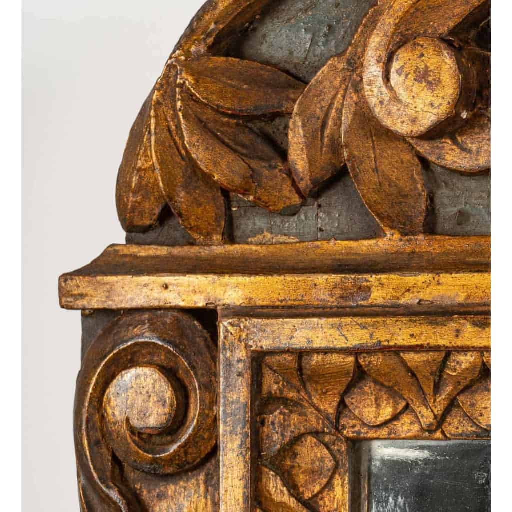 Important miroir en bois sculpté, doré et peint de style Louis XVI, fin XIXème siècle | Biron Important miroir en bois sculpté, doré et peint de style Louis XVI, fin XIXème siècle