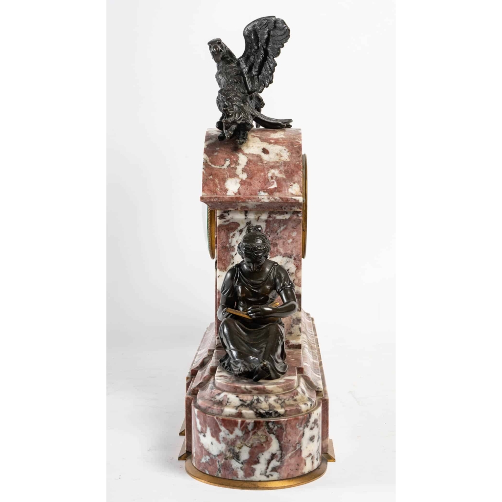 Garniture de cheminée avec ses deux cassolettes d’époque Napoléon III, XIXème siècle | Biron Garniture de cheminée avec ses deux cassolettes d'époque Napoléon III, XIXème siècle