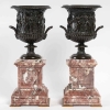 Garniture de cheminée avec ses deux cassolettes d’époque Napoléon III, XIXème siècle | Biron Garniture de cheminée avec ses deux cassolettes d'époque Napoléon III, XIXème siècle