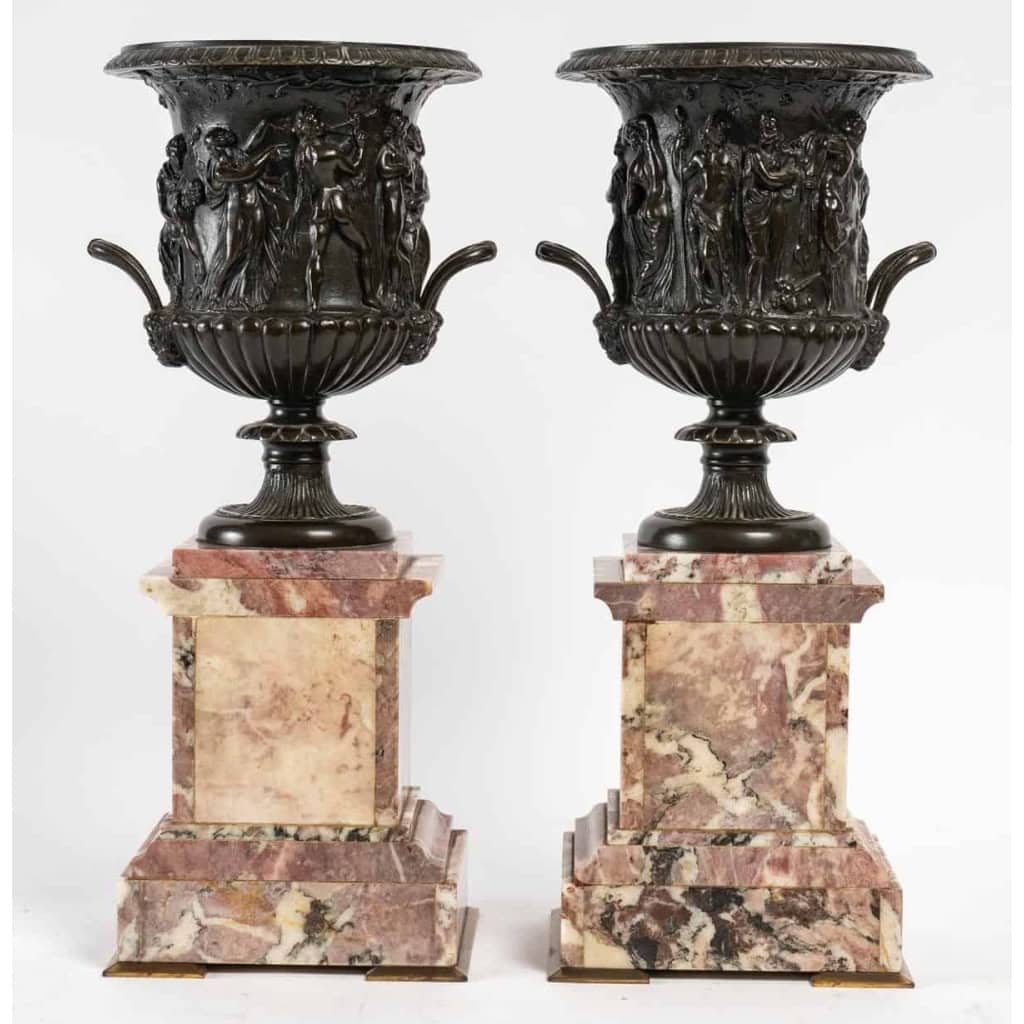Garniture de cheminée avec ses deux cassolettes d’époque Napoléon III, XIXème siècle | Biron Garniture de cheminée avec ses deux cassolettes d'époque Napoléon III, XIXème siècle