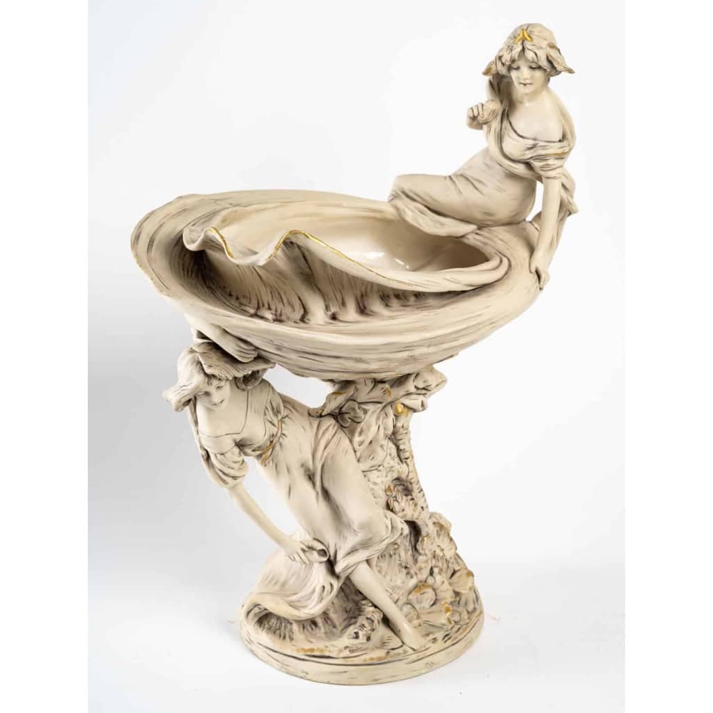 Belle Coupe, style Art Nouveau en biscuit, DMP (Duxer Porzellan-Manufaktur, Royal Dux Bohemia), 1910-1920 | Biron Belle Coupe, style Art Nouveau en biscuit, DMP (Duxer Porzellan-Manufaktur, Royal Dux Bohemia), 1910-1920