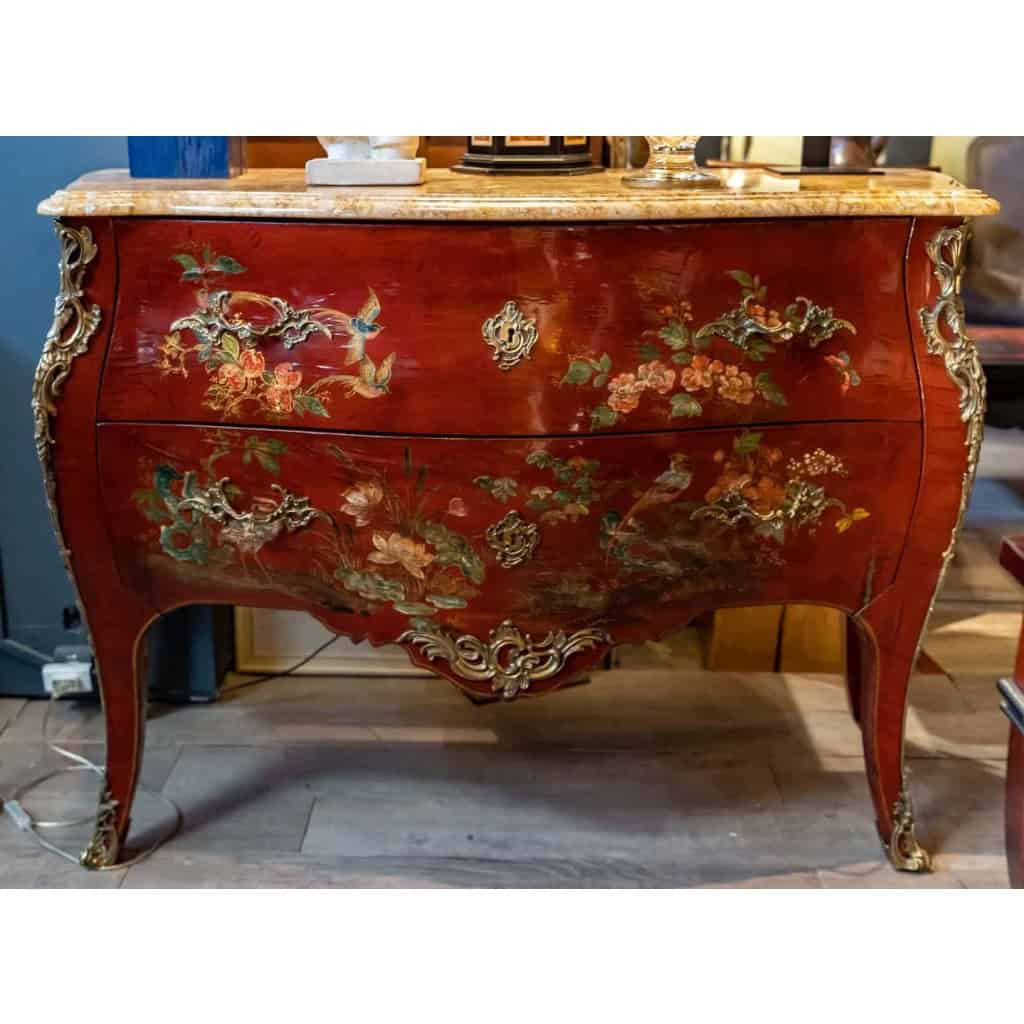 Commode style Louis XV, décors chinois laqués | Biron |||||