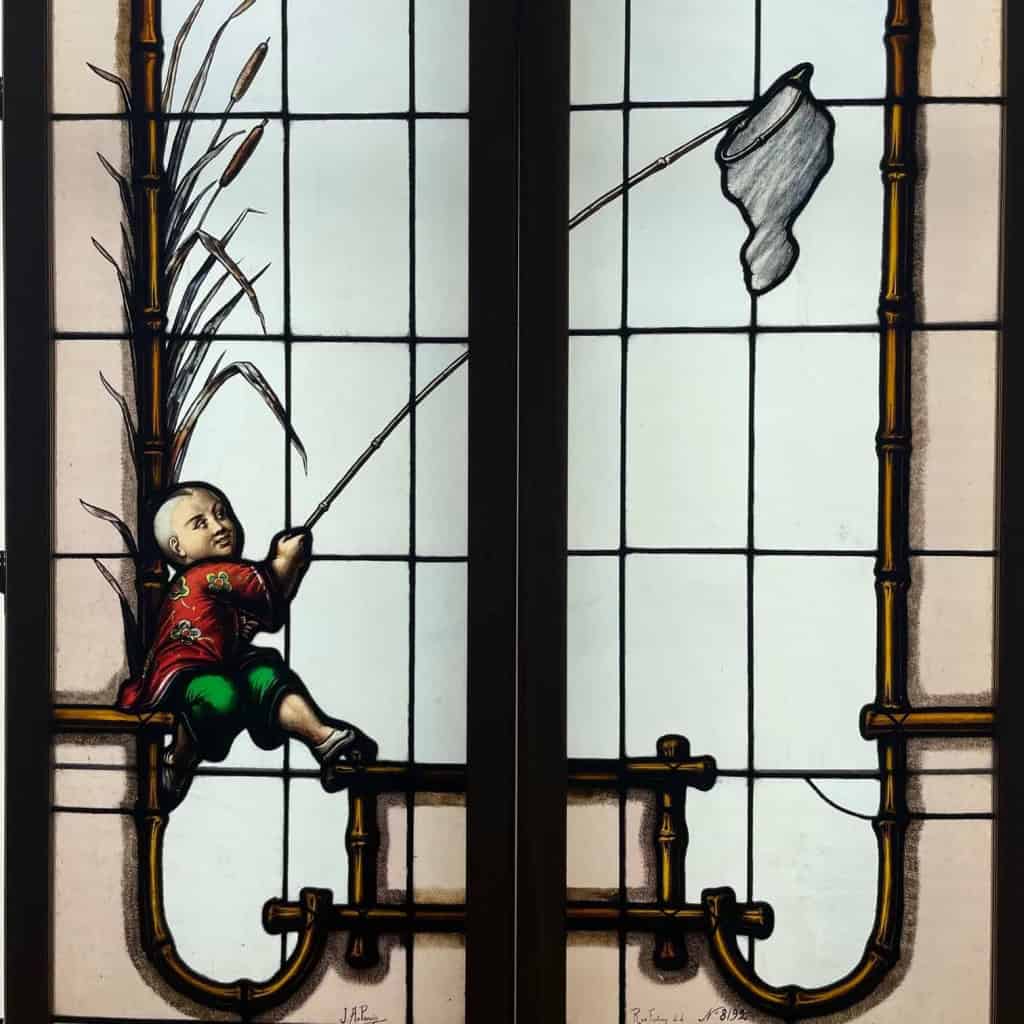 Vitrail vitraux L’enfant et la chasse aux papillons | Biron Vitrail vitraux L'enfant et la chasse aux papillons