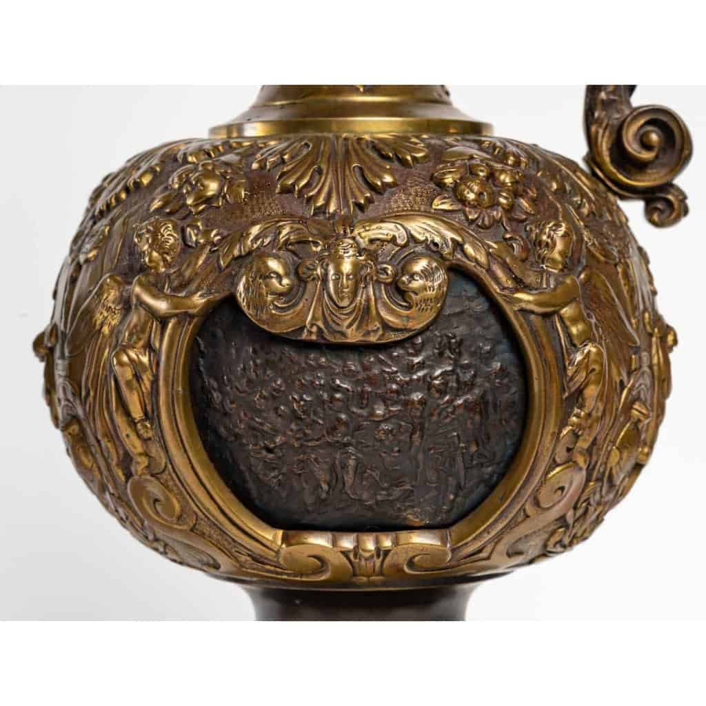 Paire d’Aiguières en Bronze, époque Napoléon III, XIXème siècle. | Biron Paire d'Aiguières en Bronze, époque Napoléon III, XIXème siècle.