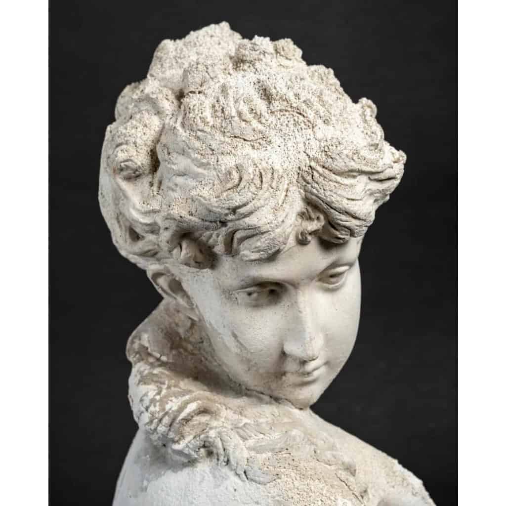 Buste d’une Belle Femme avec les cheveux longs en plâtre, milieux du XXème siècle | Biron Buste d'une Belle Femme avec les cheveux longs en plâtre, milieux du XXème siècle