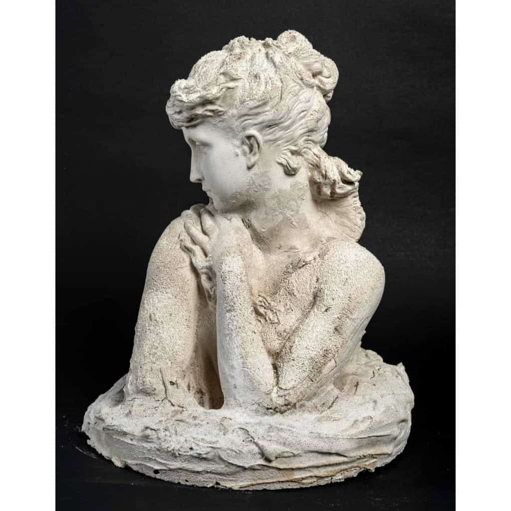 Buste d’une Belle Femme avec les cheveux longs en plâtre, milieux du XXème siècle | Biron Buste d'une Belle Femme avec les cheveux longs en plâtre, milieux du XXème siècle