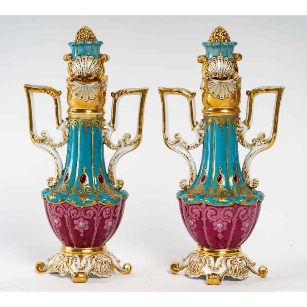 Paire de flacons orientaux en porcelaine signé JP, fin XIXème siècle | Biron Paire de flacons orientaux en porcelaine signé JP, fin XIXème siècle
