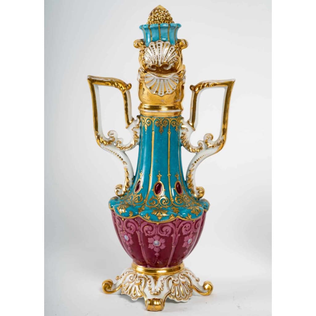 Paire de flacons orientaux en porcelaine signé JP, fin XIXème siècle | Biron Paire de flacons orientaux en porcelaine signé JP, fin XIXème siècle