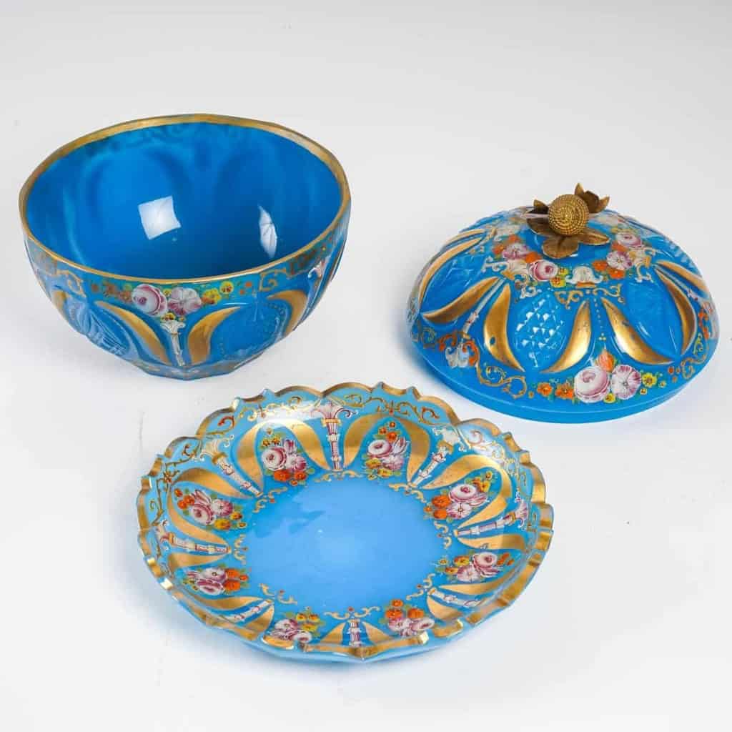 Soupière du XIXème siècle en opaline | Biron Soupière du XIXème siècle en opaline