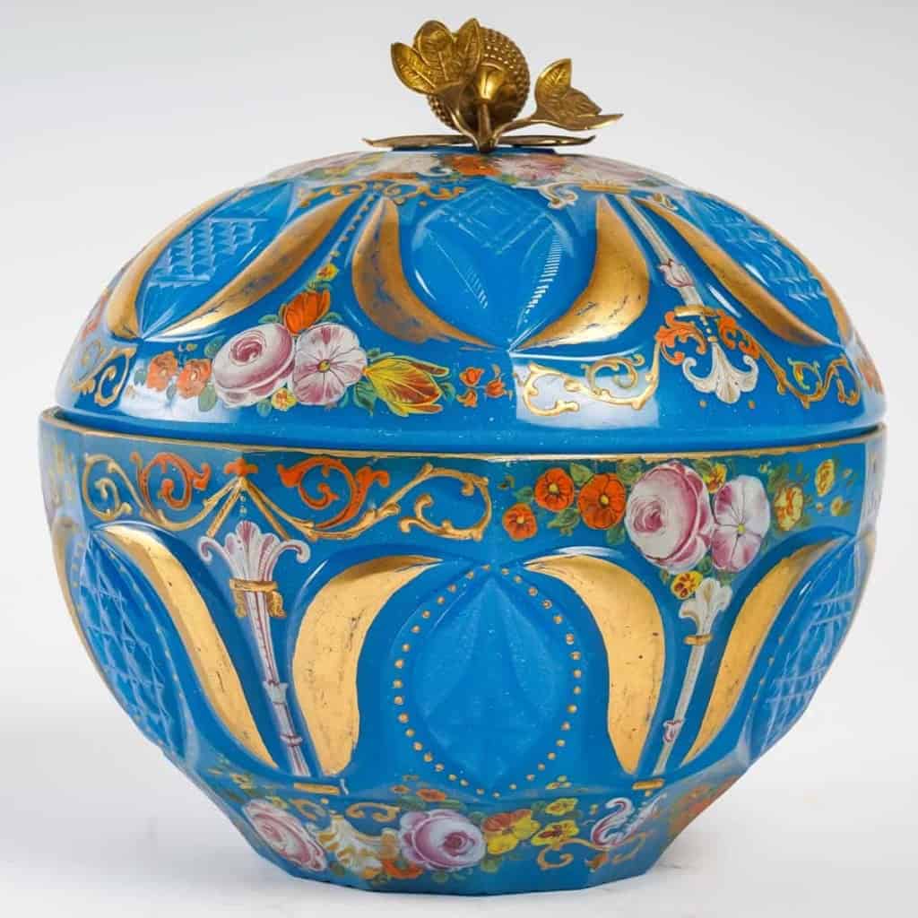 Soupière du XIXème siècle en opaline | Biron Soupière du XIXème siècle en opaline