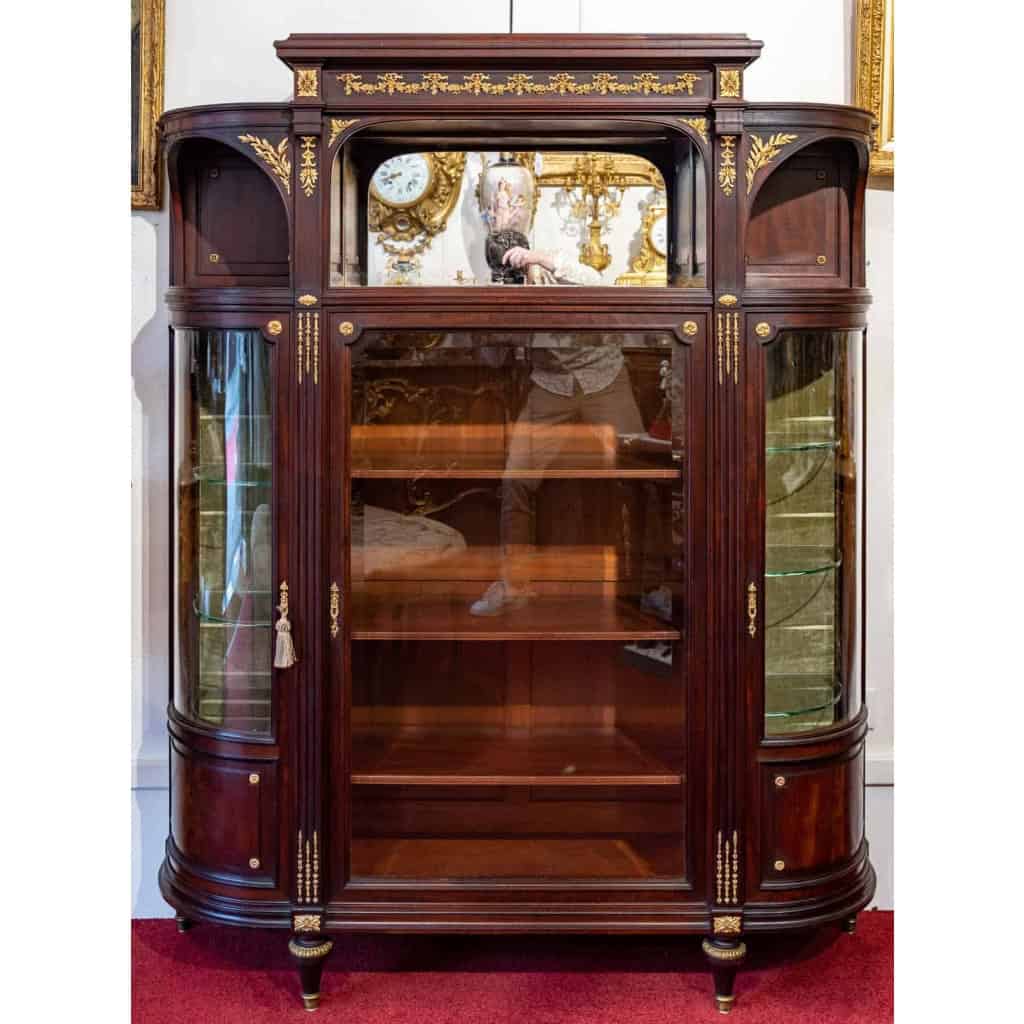 Vitrine en acajou de style Louis XVI fin XIXè siècle | Biron Vitrine en acajou de style Louis XVI fin XIXè siècle