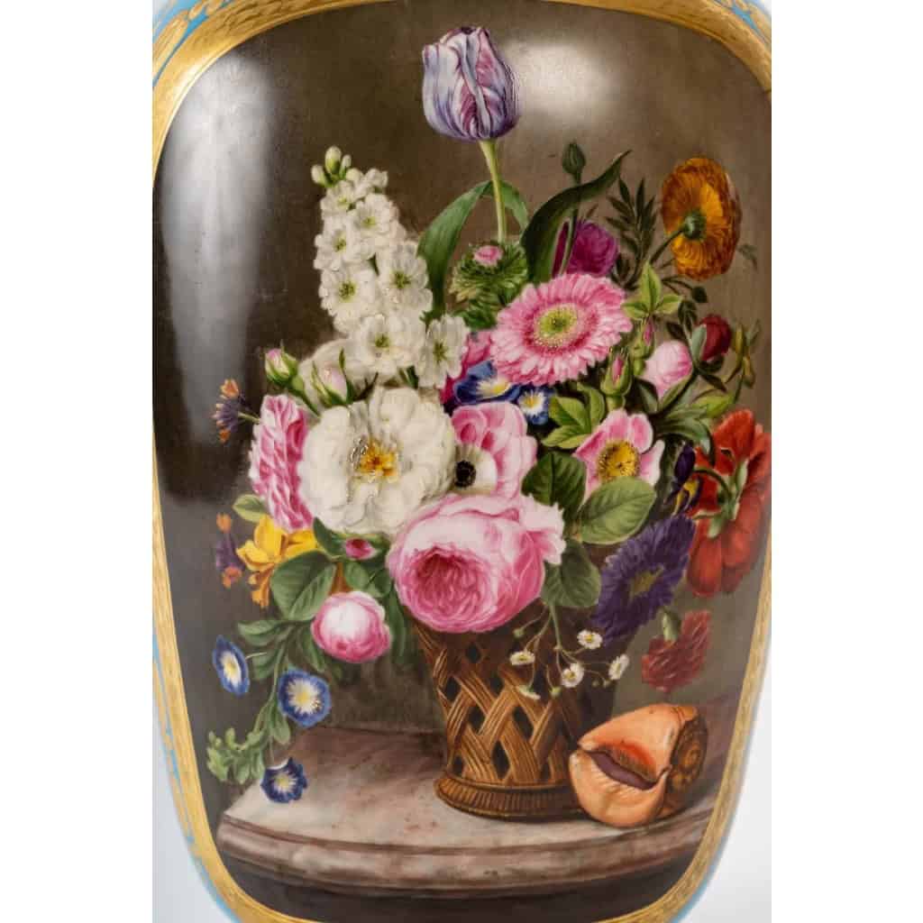 Vase bleu céleste, Paris 1850 | Biron Vase bleu céleste, Paris 1850