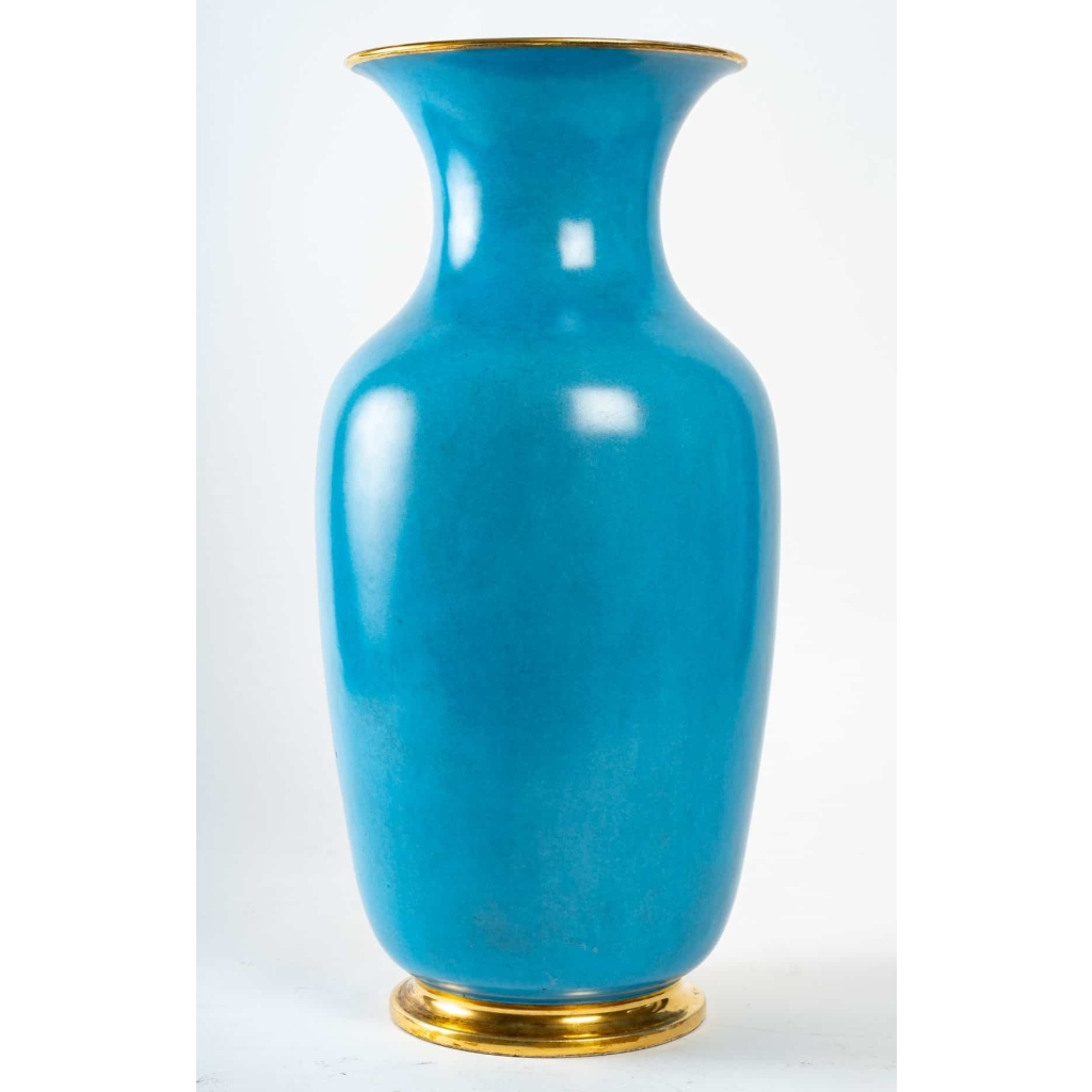 Vase bleu céleste, Paris 1850 | Biron Vase bleu céleste, Paris 1850