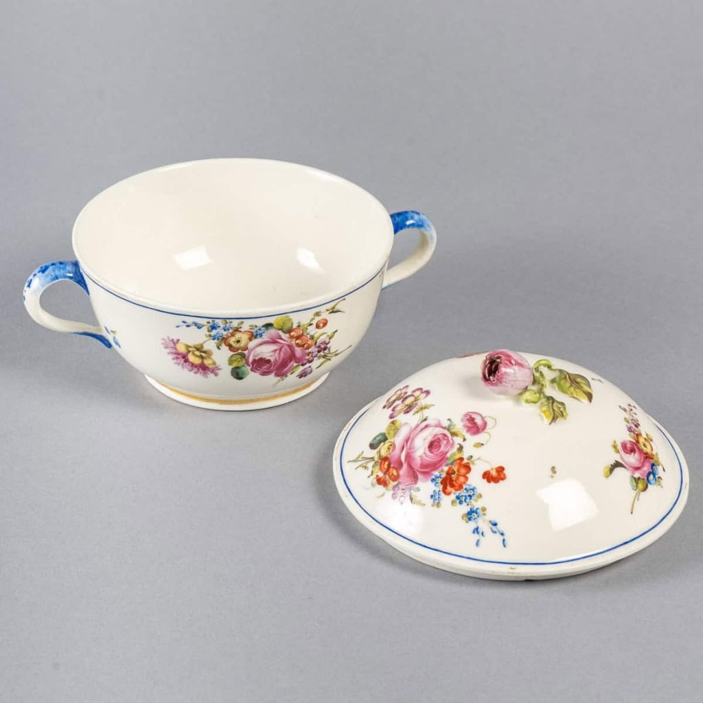 MENNECY, Bouillon, vers 1760. | Biron MENNECY, Bouillon, vers 1760.