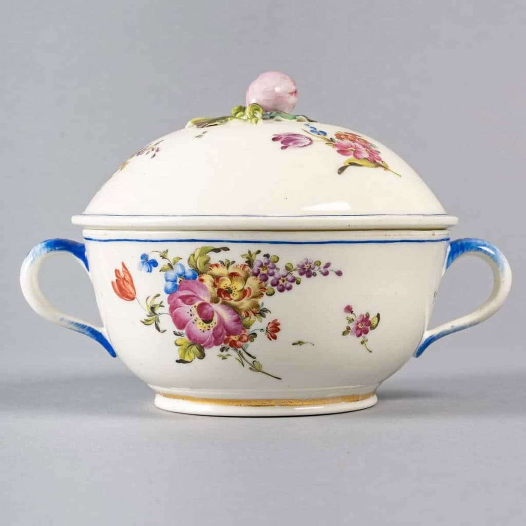 MENNECY, Bouillon, vers 1760. | Biron MENNECY, Bouillon, vers 1760.