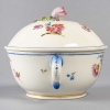MENNECY, Bouillon, vers 1760. | Biron MENNECY, Bouillon, vers 1760.