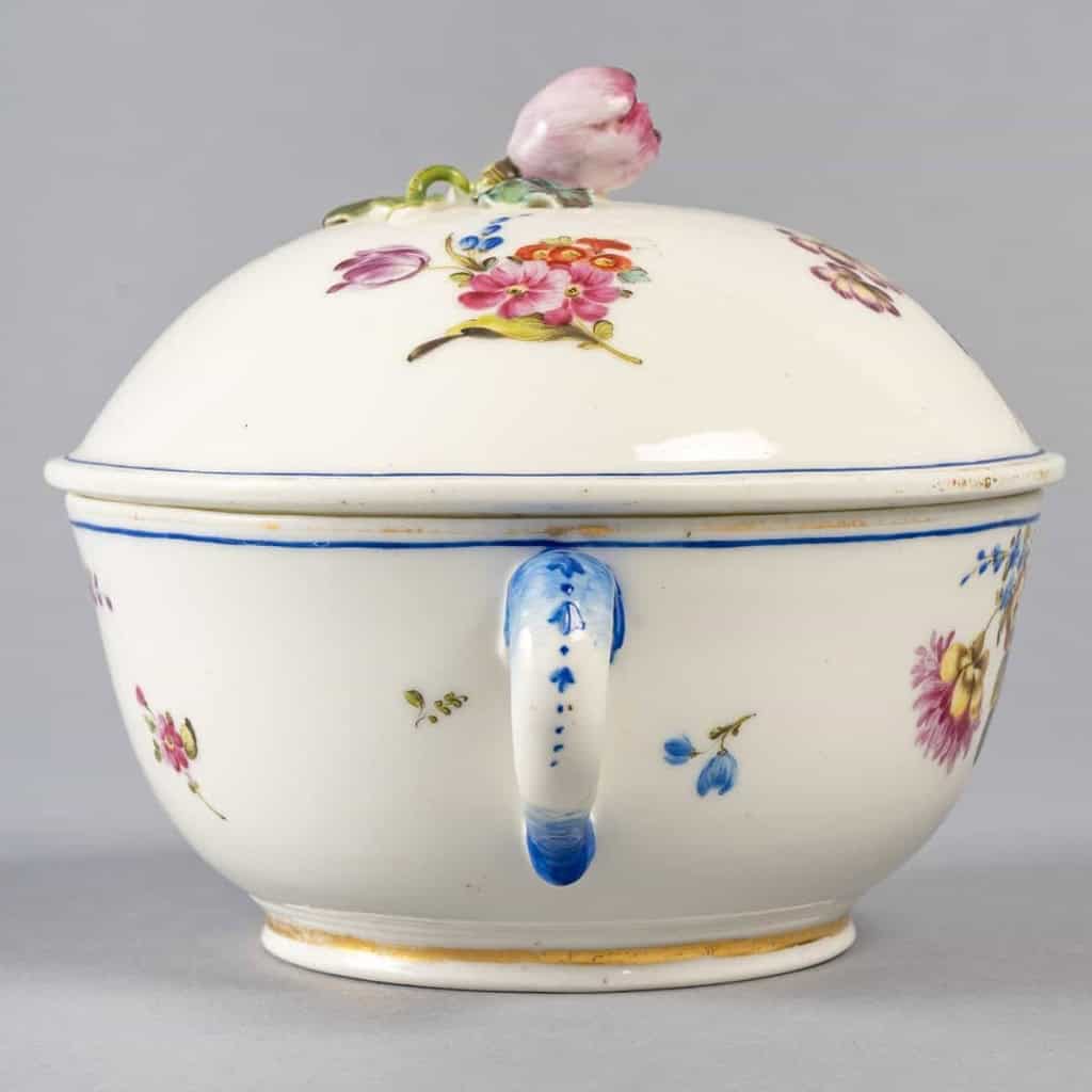 MENNECY, Bouillon, vers 1760. | Biron MENNECY, Bouillon, vers 1760.