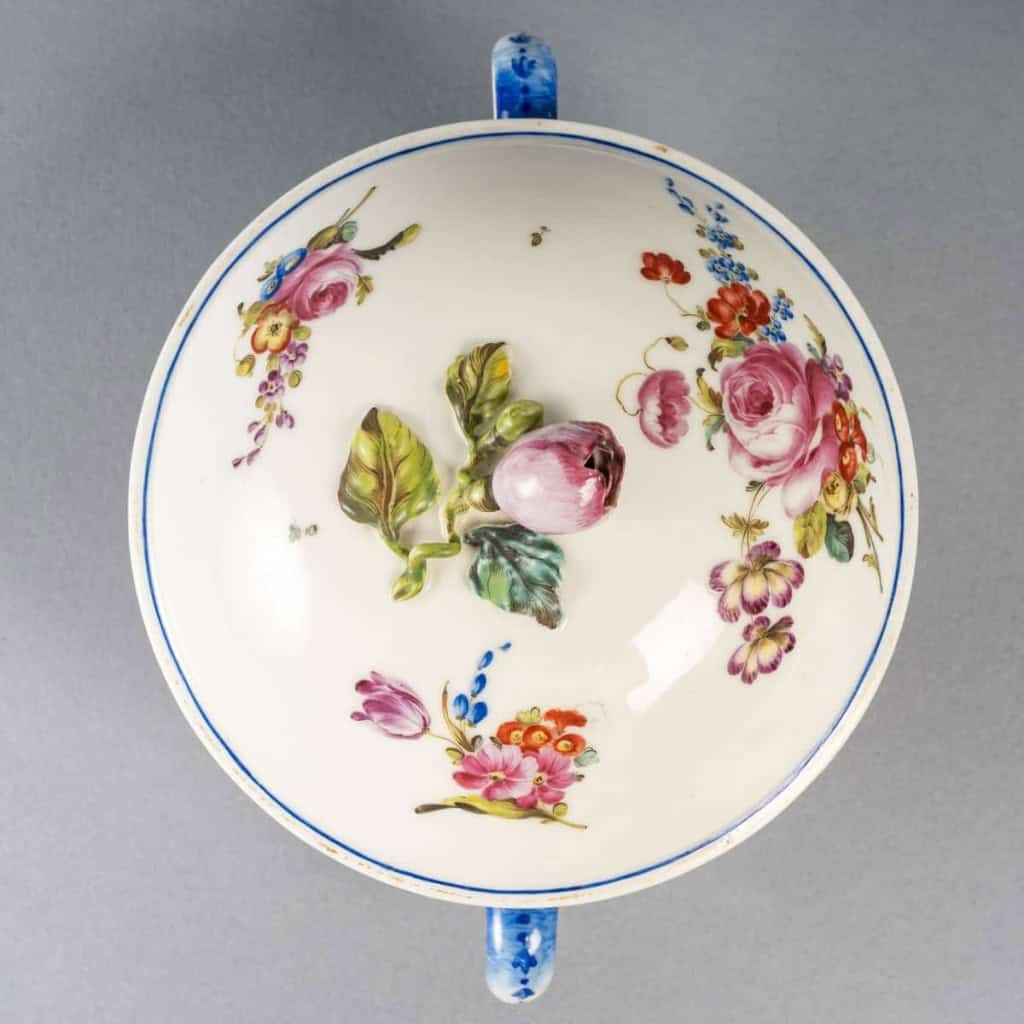 MENNECY, Bouillon, vers 1760. | Biron MENNECY, Bouillon, vers 1760.