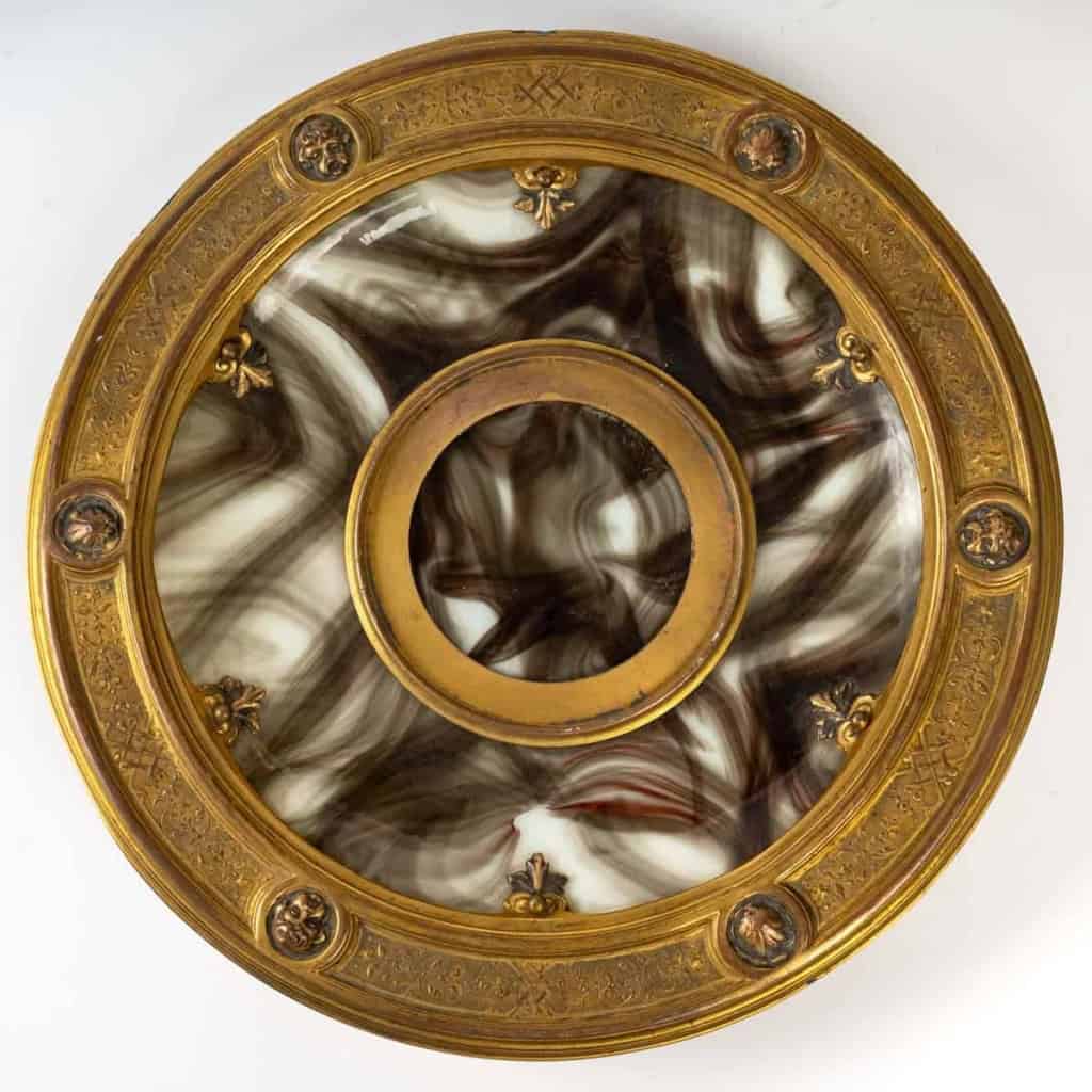 Pièce de centre en bronze et opaline