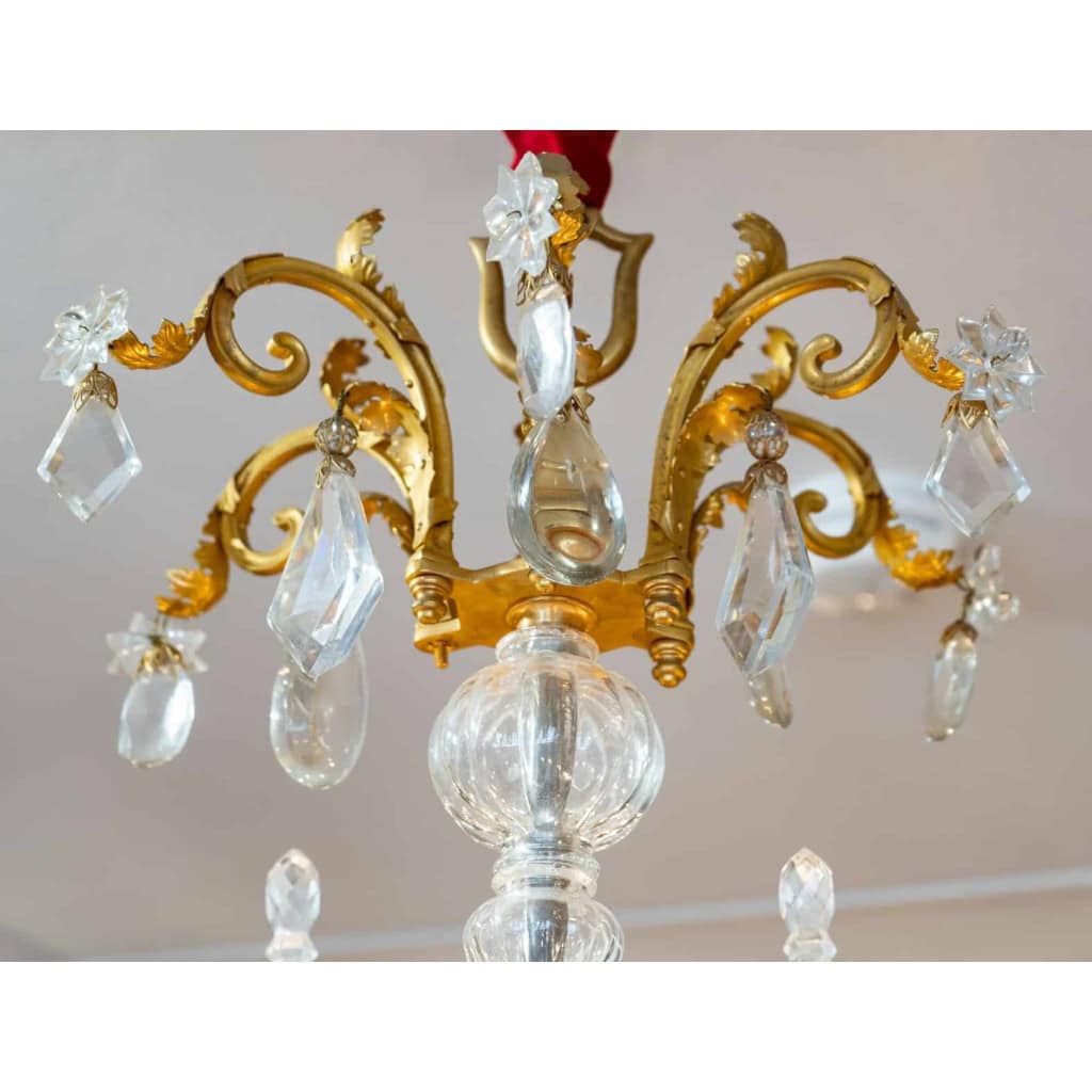 Un lustre en bronze doré à douze bras de lumières fin XIXème siècle | Biron Un lustre en bronze doré à douze bras de lumières fin XIXème siècle