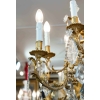 Un lustre en bronze doré à douze bras de lumières fin XIXème siècle | Biron Un lustre en bronze doré à douze bras de lumières fin XIXème siècle