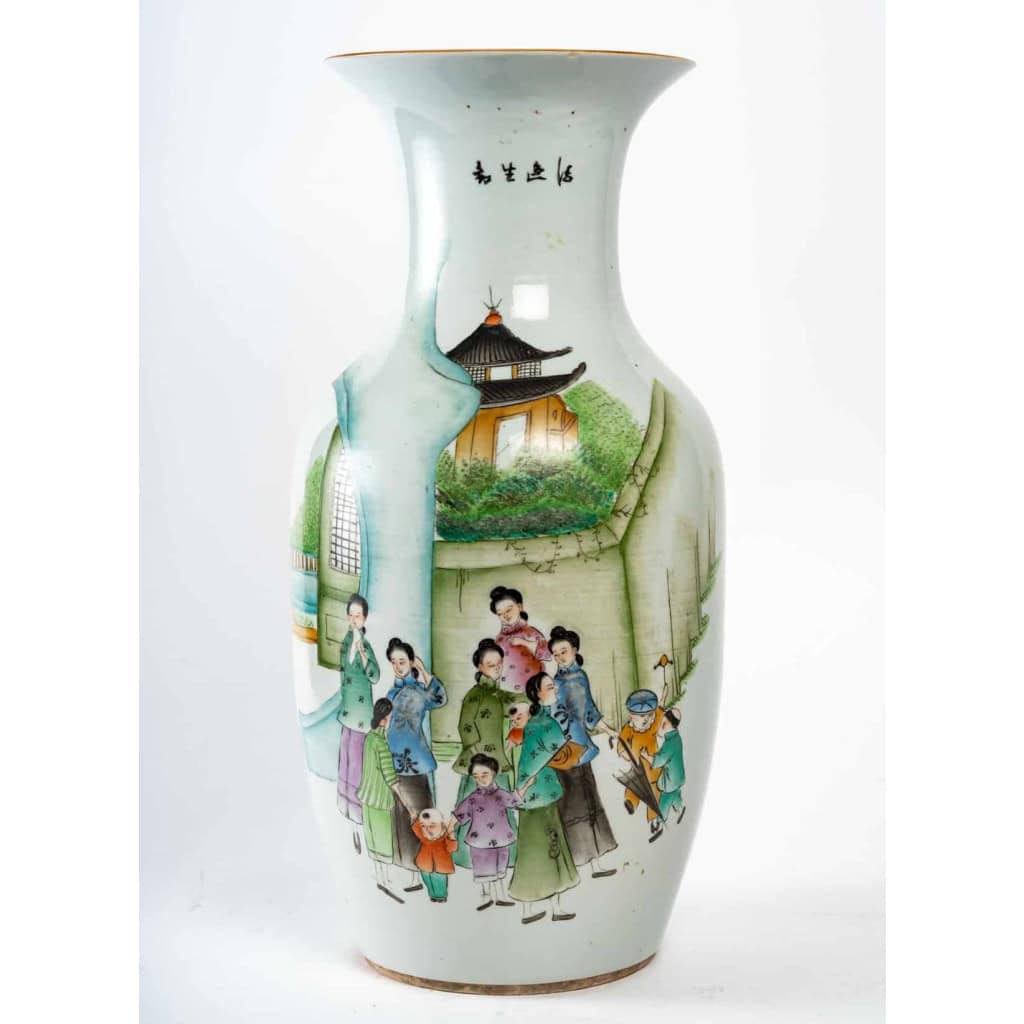 Vase en porcelaine de chine , période république (1912-1949) | Biron |||||||||