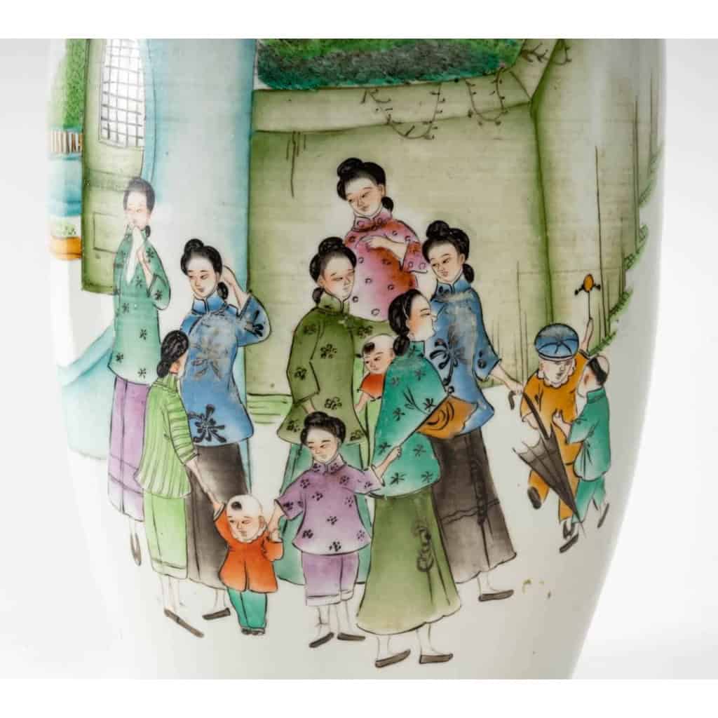 Vase en porcelaine de chine , période république (1912-1949) | Biron Vase en porcelaine de chine , période république (1912-1949)