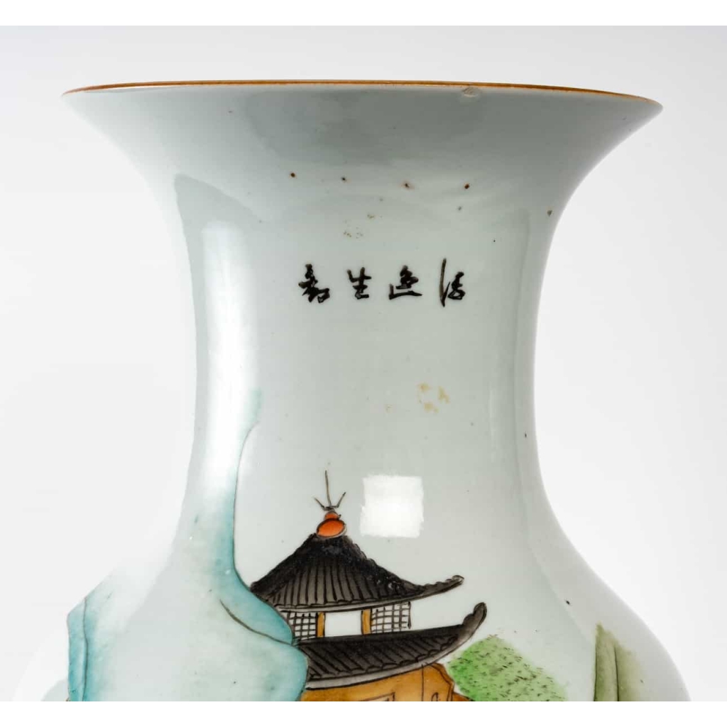 Vase en porcelaine de chine , période république (1912-1949) | Biron Vase en porcelaine de chine , période république (1912-1949)